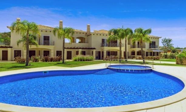 Villa Cascata, 3 bedroom, Pool, close to Olhos de Agua