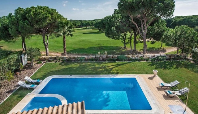 Villa Palm Golfe, fantastic house on Vila Sol course, kids pool, aircon