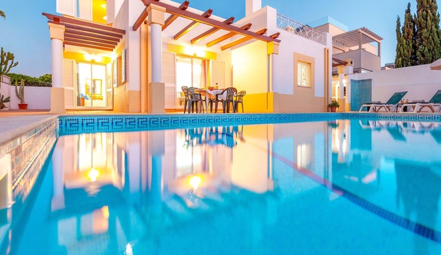 Villa pool and ping pong in Albufeira
