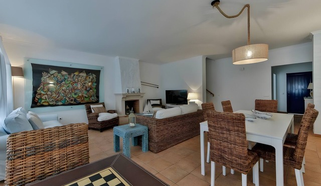 Villa 'Praia Verde Beach House' with Sea View, Wi-Fi and Air Conditioning