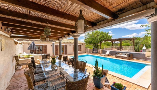 Villa 'Quinta Padeiro' with Private Pool, Wi-Fi and Air Conditioning