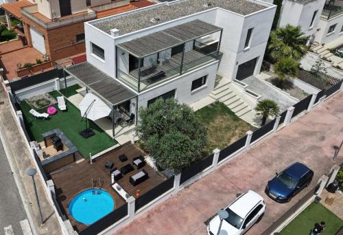 Villa Serenità by Prolocal in Cunit