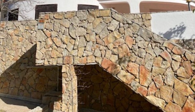 Villa Sol, large villa + private pool, garden, views towards the sea and hills