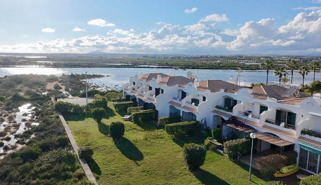 Villa Solria 3-Bedroom Villa 5 Minutes from the Beach
