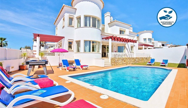 Villa w/heatable pool & sea view in Galé