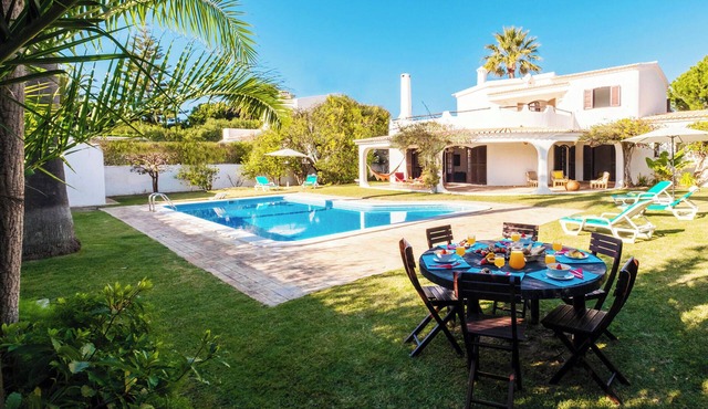 Villa with heatable pool and BBQ in Albufeira