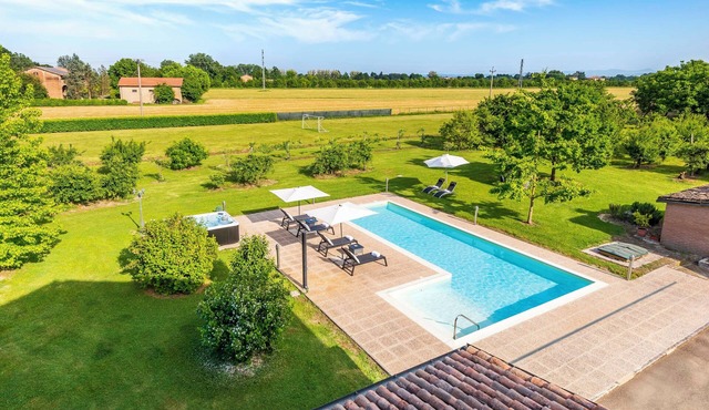 Villa with private pool, Casa delle Noci Country House, Pool and Spa in Emilia-Romagna