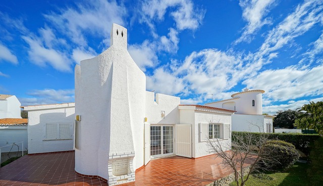 Villa with 2 bedrooms, BBQ and private pool on Praia do Carvoeiro