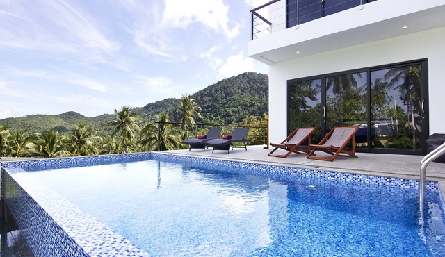 Villa with Sea View & Swimming Pool