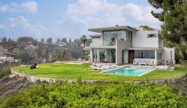 Vue Modern in Beverly Hills