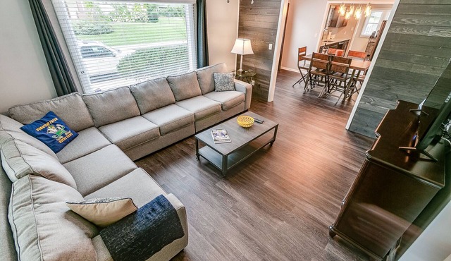 Walk to ND and Eddy Street, ProCleaned * Comfy * Updated in South Bend