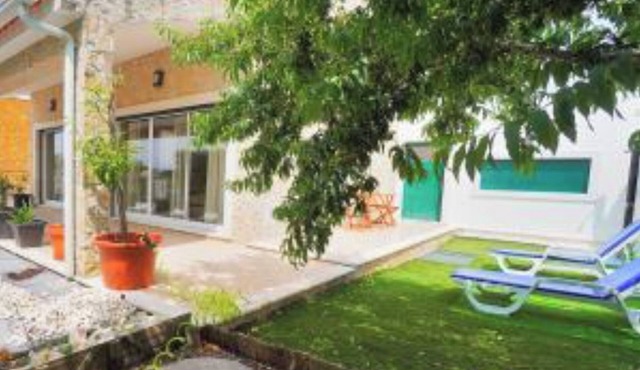 Welcome to SINTRA HOME, a haven between green hills and the blue Atlantic.