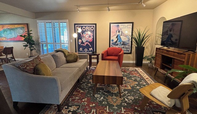 Well Appointed fully furnished 2BR, 2Bath, 1st floor, Guard-Gated, Biltmore area in Phoenix