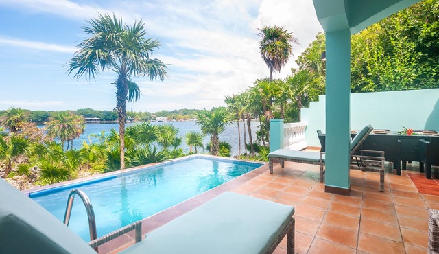 West End Oceanfront Luxury Villa with Private Pool in West End