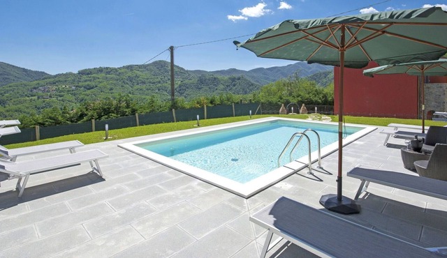Wonderful villa for 2 guests with pool, A/C, WIFI, TV, patio and parking in Corneda