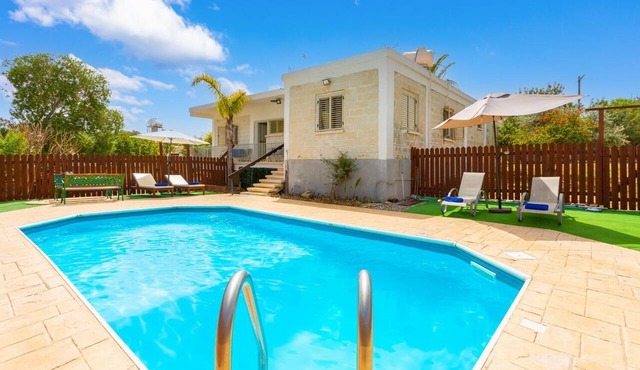 Yiangos House - Three Bedroom Villa, Sleeps 6 in Neo Chorio