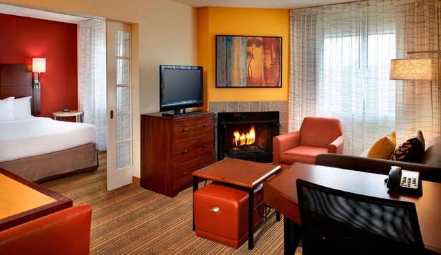 Your Home Away From Home! 2 Posh Units, w/Kitchen! Pet-Friendly, Free Breakfast in Warren