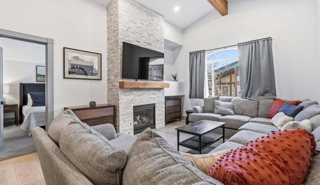 Zermatt Villa 3014 - 2 Bedroom 2 Bath Full Kitchen with Resort Amenities in Midway