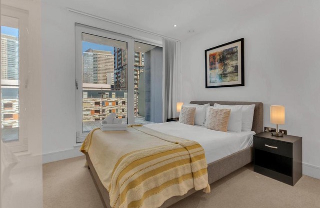 MySquare Two Bedroom Serviced Apartment in Indescon Square in London