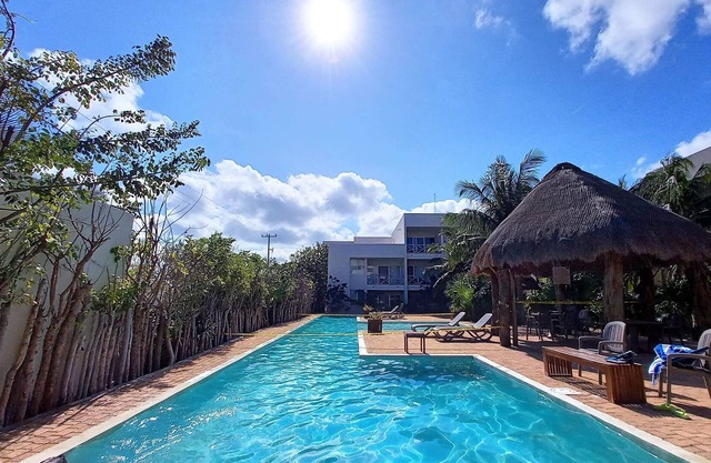 Progreso East, 1 block from Sea, with pool views in Progreso