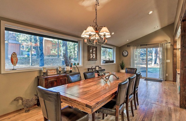 Rustic Bend House w/ Deck, Fire Pit & Yard! in Bend