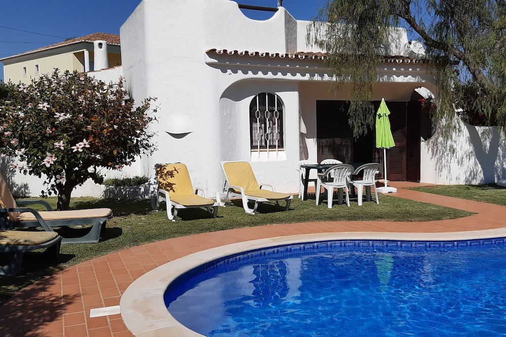 Sesmarias Villa | House in a quiet area, overlooking the sea, private pool and beautiful garden