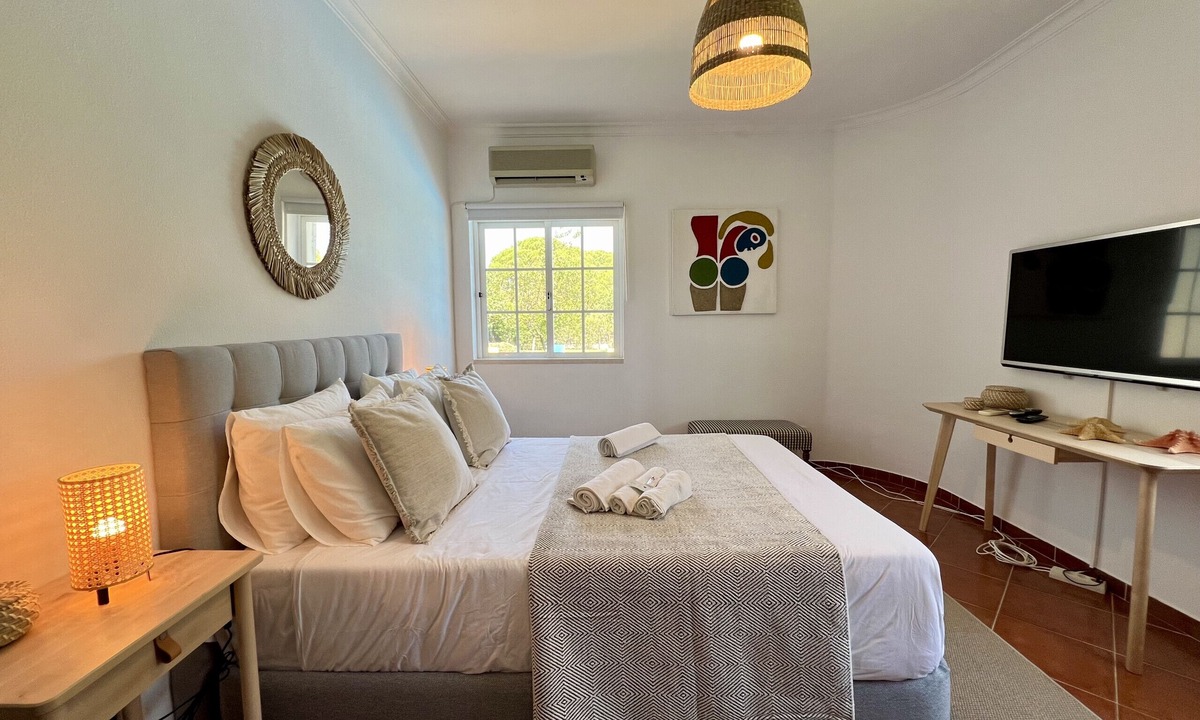 Quarteira Villa | Vilamoura White House Villa by Homing