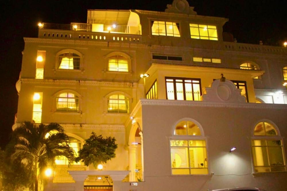 Patong Villa | Huge 9 Bedroom Villa Overlooking Patong Bay (BVP1)