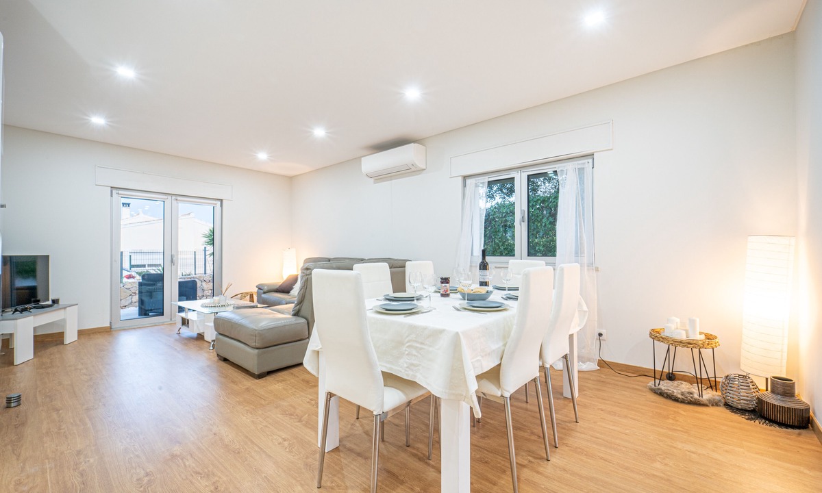 Mem Moniz Apartment | Villa Veneza by Hellovacations