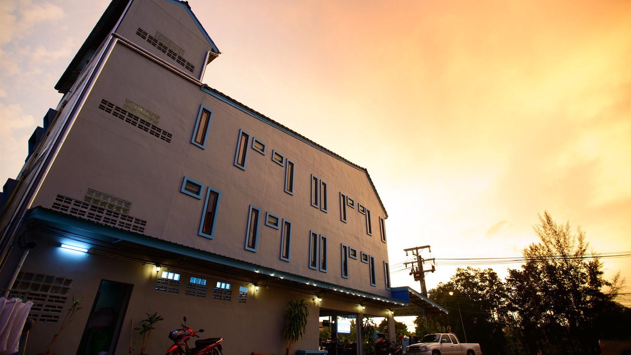 Photo of Buildings in Khuekkhak