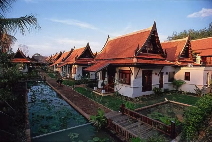 Photo of Buildings in Khuekkhak