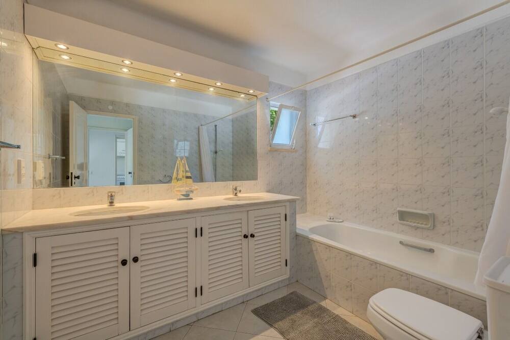 Photo of Bathroom in Branqueira