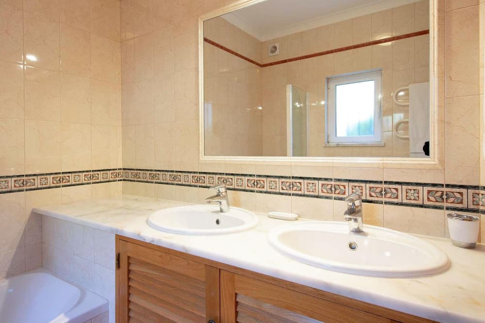 Photo of Bathroom in Budens