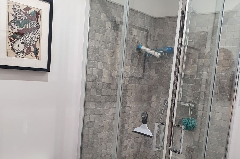 Photo of Bathroom in Canal