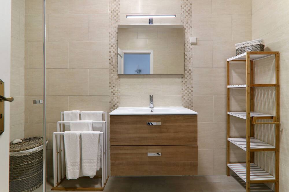 Photo of Bathroom in Gale