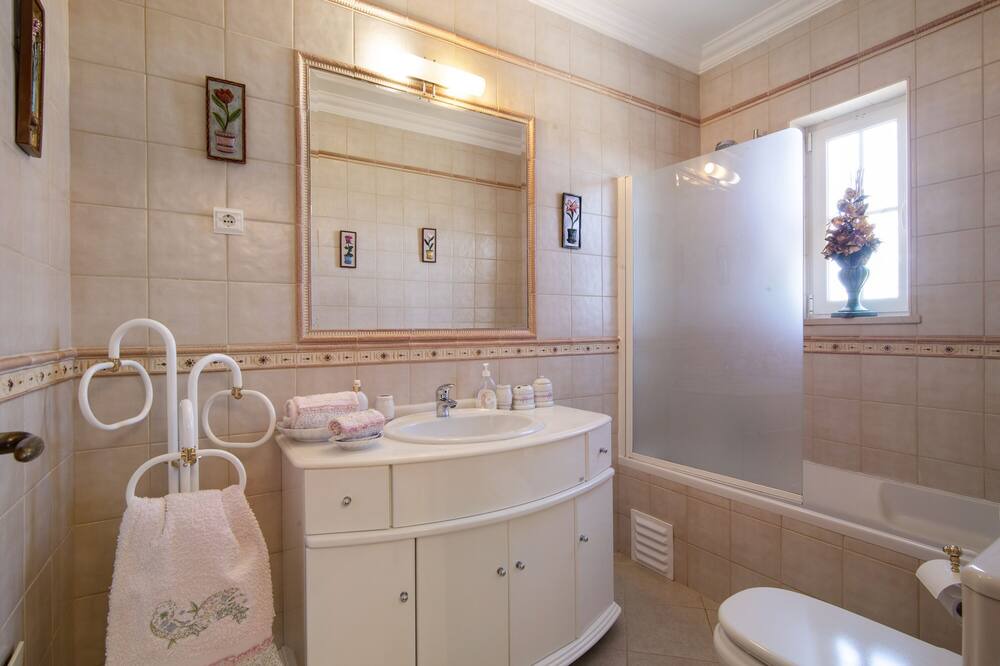 Photo of Bathroom in Mosqueira