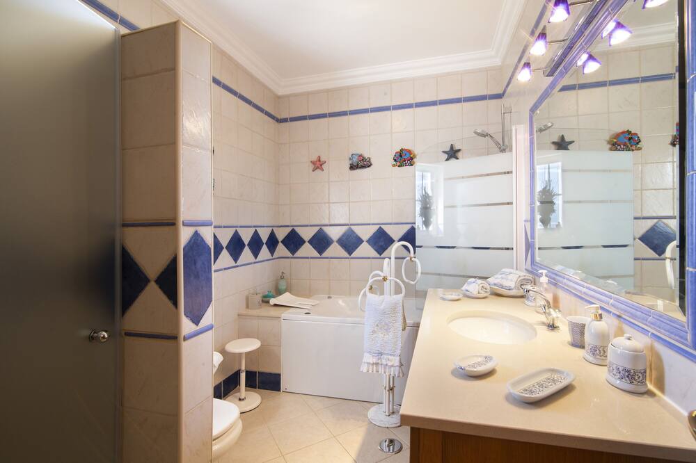 Photo of Bathroom in Mosqueira