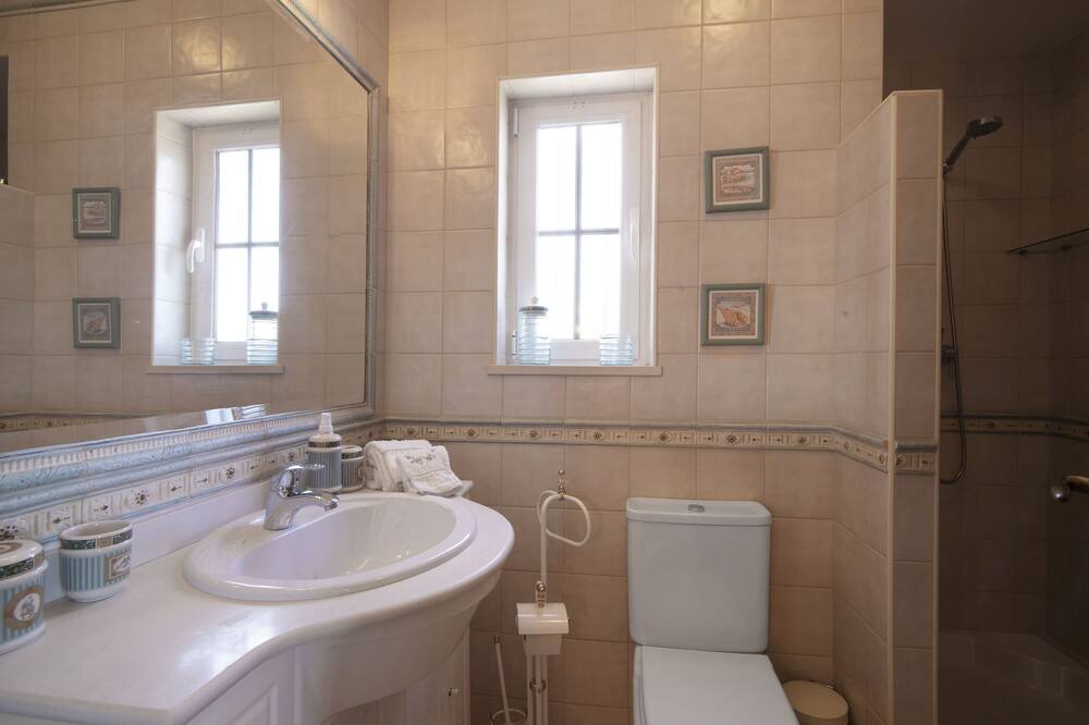 Photo of Bathroom in Mosqueira