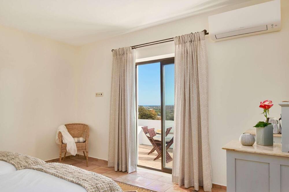 Photo of Bedroom in Moncarapacho e Fuseta