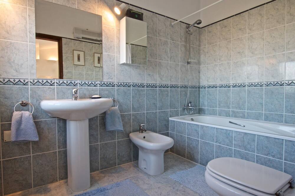Photo of Bathroom in Campina
