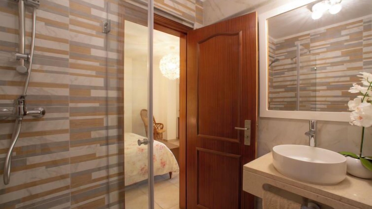Photo of Bathroom in Meia Praia