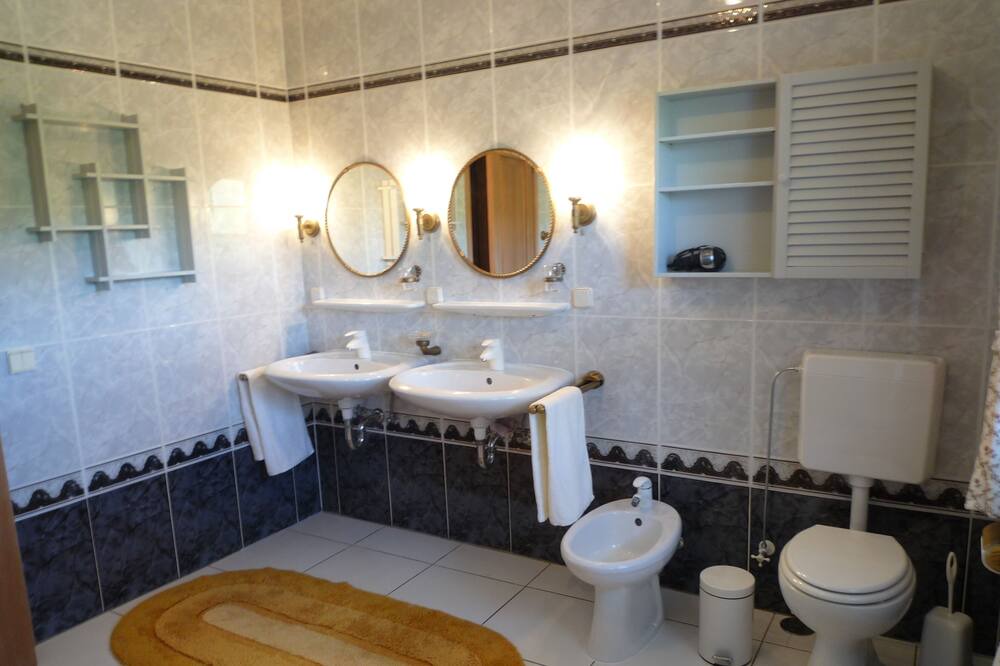 Photo of Bathroom in Quinta das Raposeiras