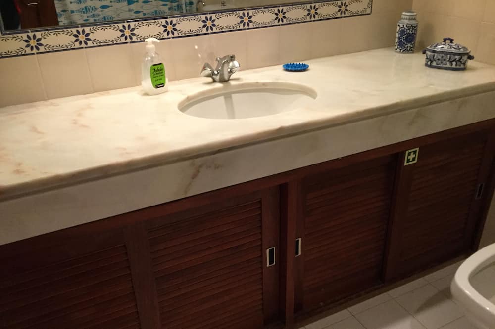 Photo of Bathroom in Vale de Parra