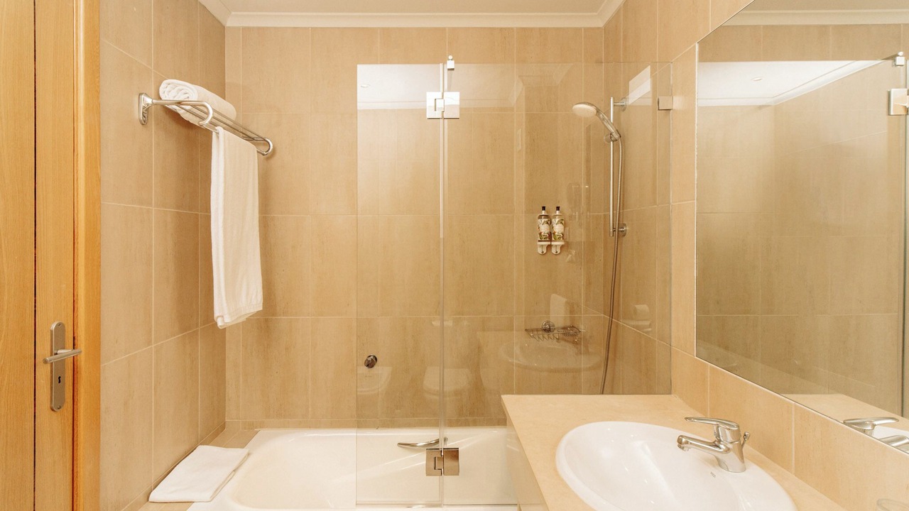 Photo of Bathroom in Lagoa e Carvoeiro