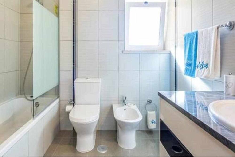 Photo of Bathroom in Guia