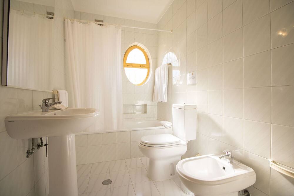 Photo of Bathroom in Quarteira