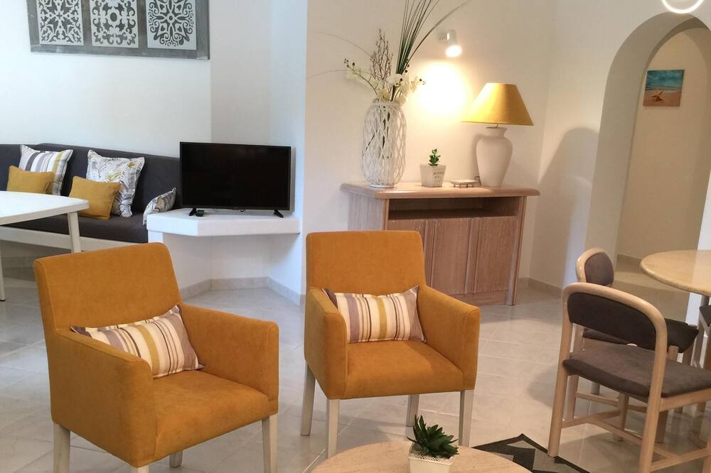 Photo of Livingroom in Porches