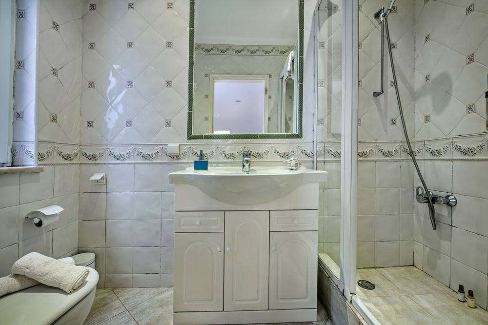 Photo of Bathroom in Peneco Beach