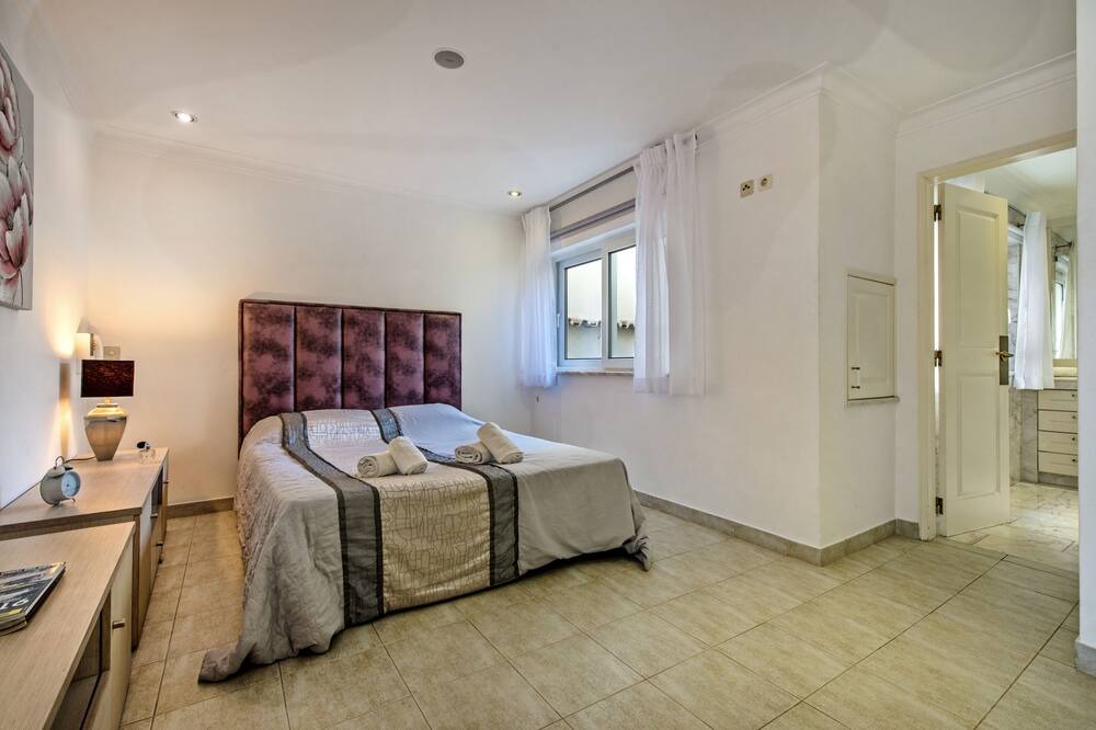 Photo of Bedroom in Peneco Beach