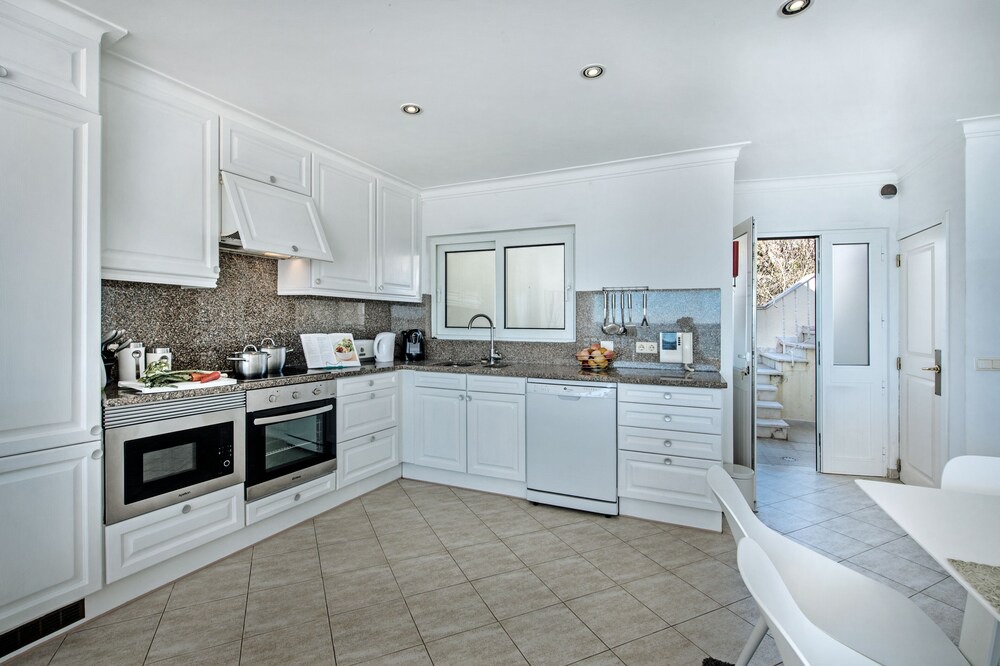 Photo of Kitchen in Peneco Beach